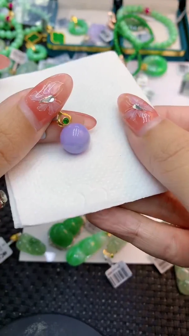 颈饰18K金镶嵌翡翠1