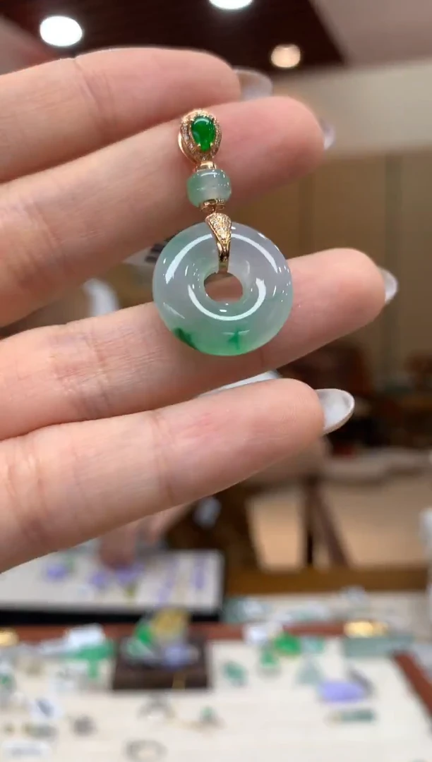 吊坠(不含链)18K金镶嵌翡翠甜甜圈