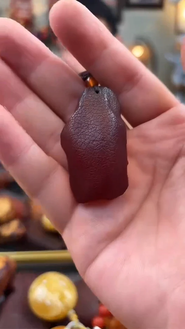 未镶嵌颈饰琥珀吊坠