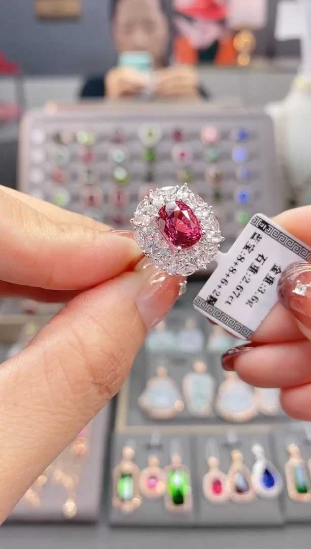 18K金镶嵌戒指碧玺2.67