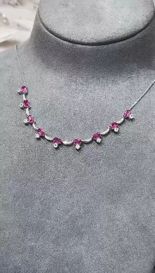 项链18K金镶嵌红宝石.