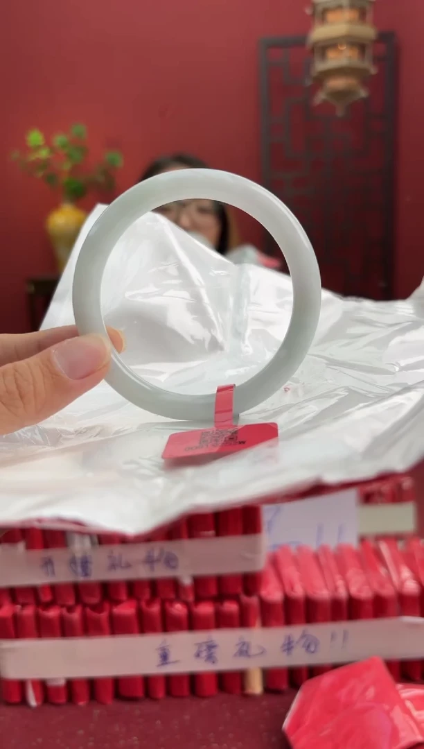 未镶嵌手镯（圆镯）翡翠翡翠手镯7