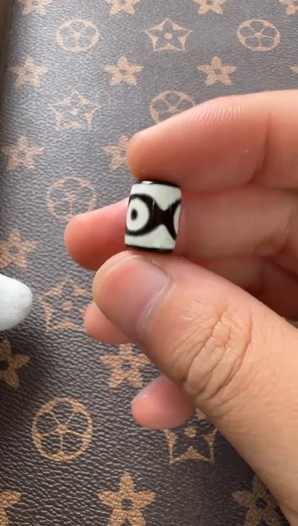 【闪购商品】玛瑙/玉髓珠子未镶嵌玛瑙珠子微暇图案随机款