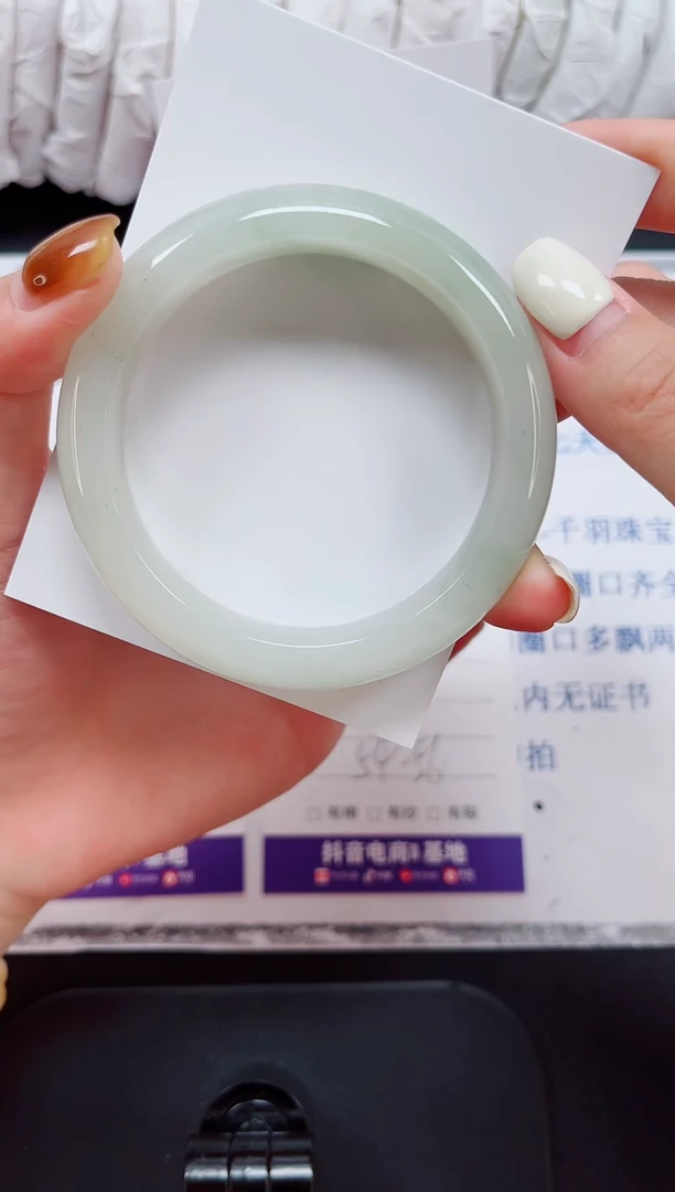 未镶嵌手镯石英质玉32-55.1