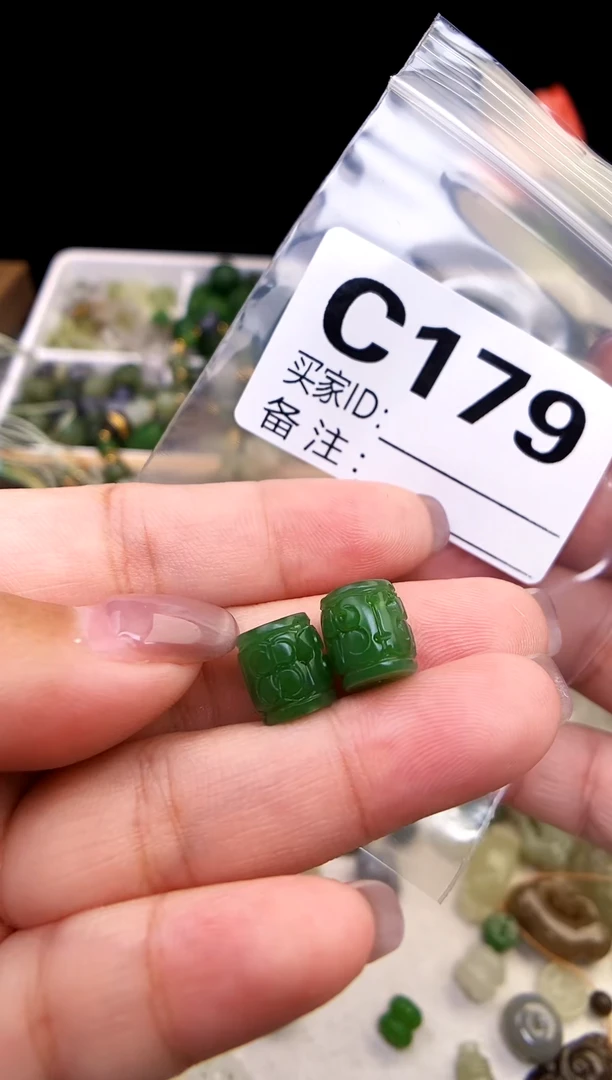 颈饰未镶嵌和田玉 一对