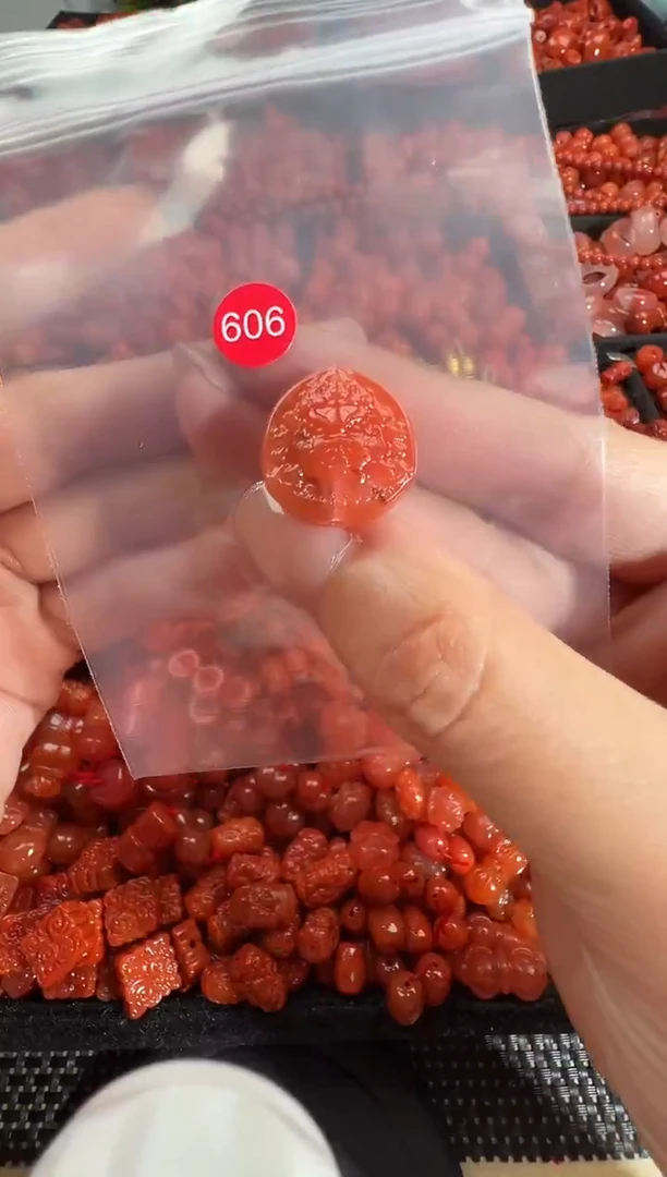 颈饰钛钢南红玛瑙1