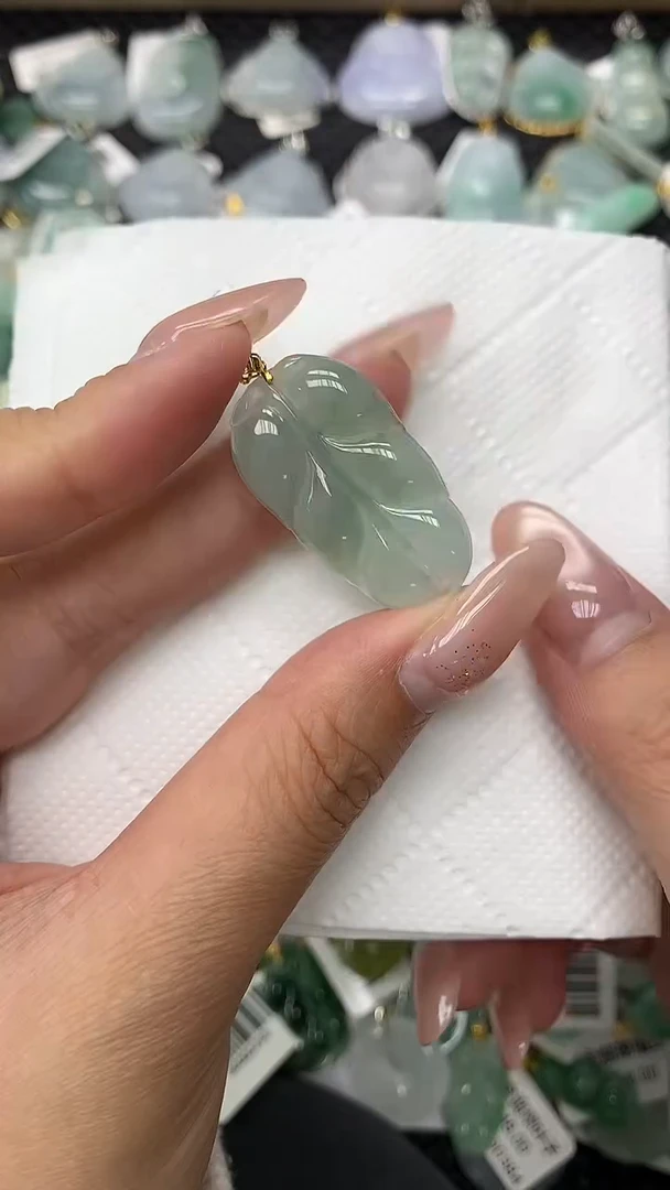 颈饰18K金镶嵌翡翠1111111111