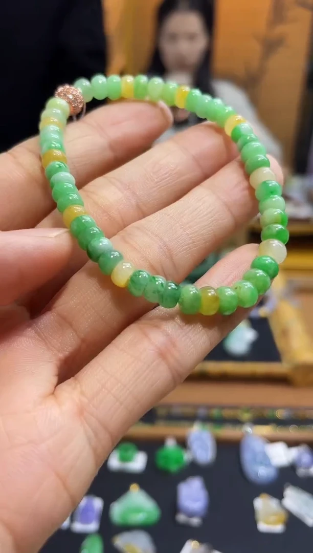 颈饰未镶嵌翡翠手串