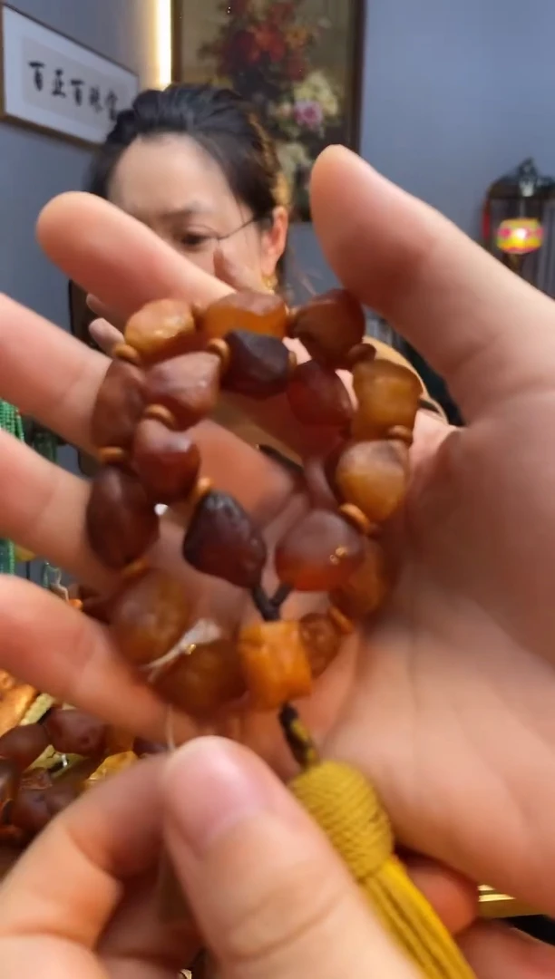 未镶嵌琥珀手串手持