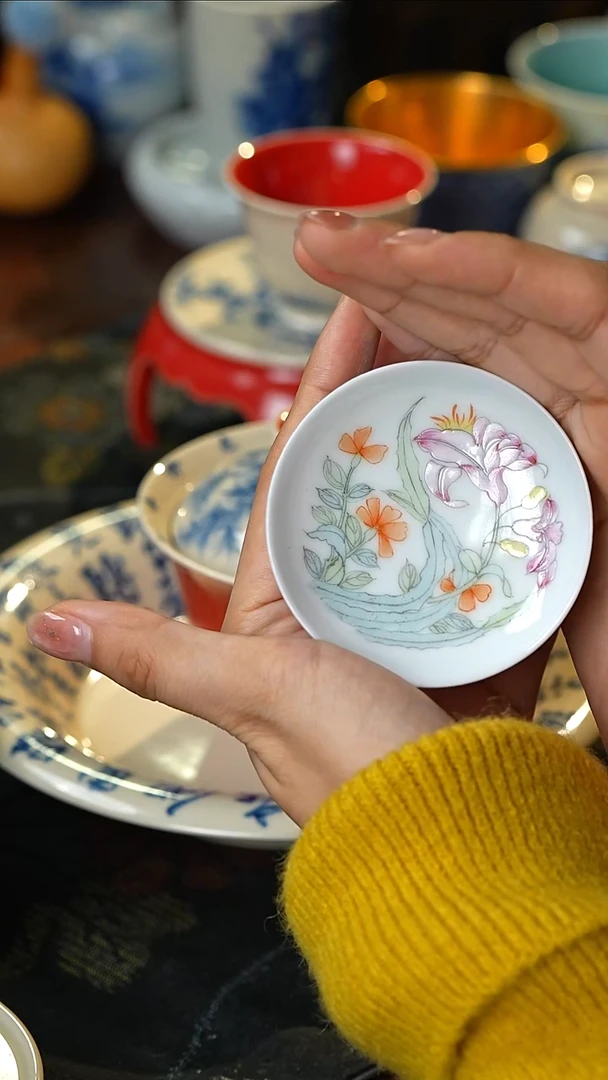 景德镇外蓝内百合粉彩盖置