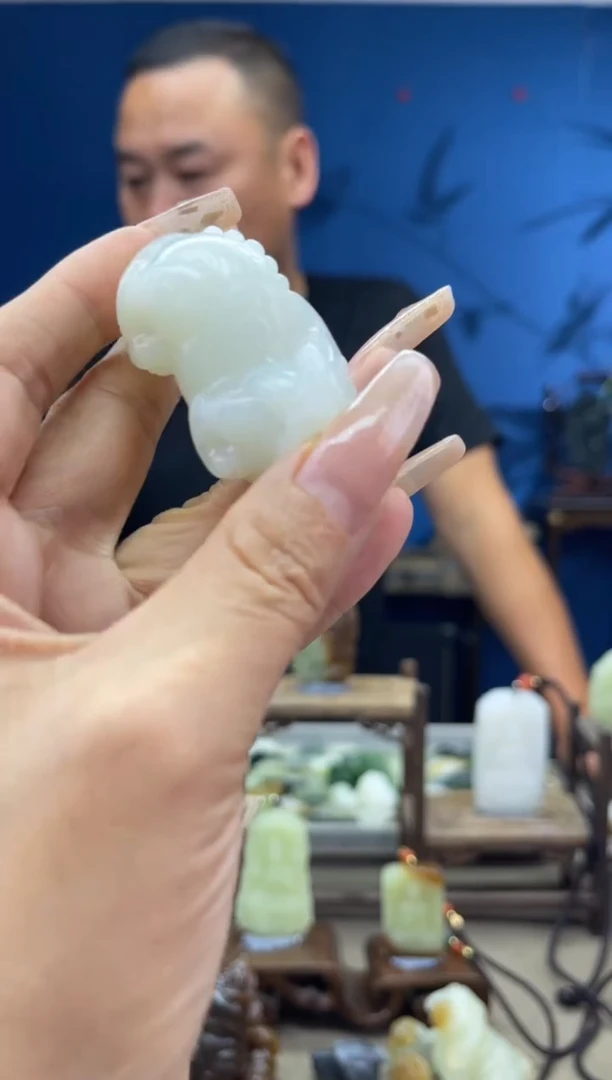 和田玉未镶嵌颈饰1