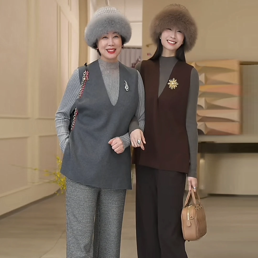 简约时尚V领叠穿无袖针织马甲背心女6688-8521