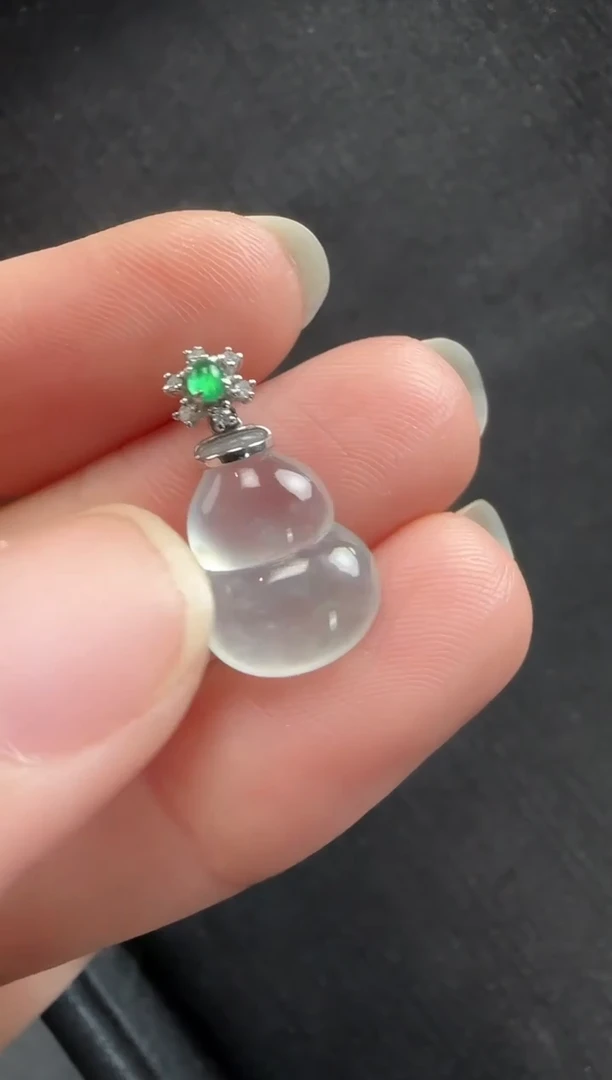 颈饰18K金镶嵌翡翠559葫芦一个