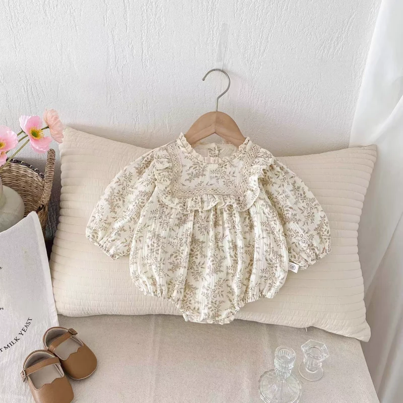 春秋款宝宝衣服新款方领蕾丝碎花女宝甜美可爱单层包屁连体衣
