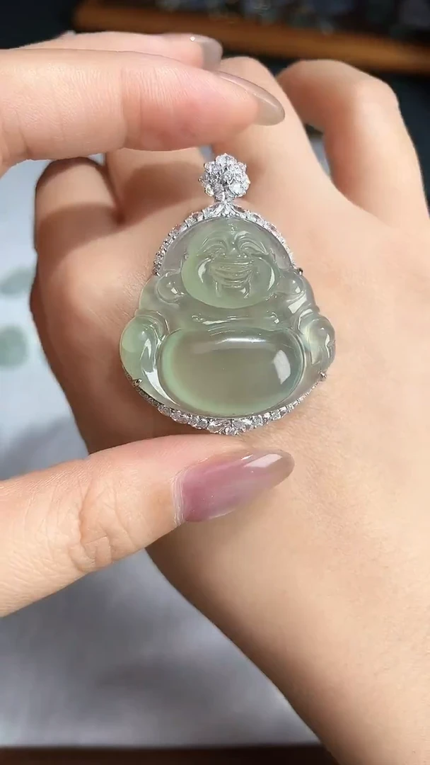 颈饰18K金镶嵌翡翠2025121401