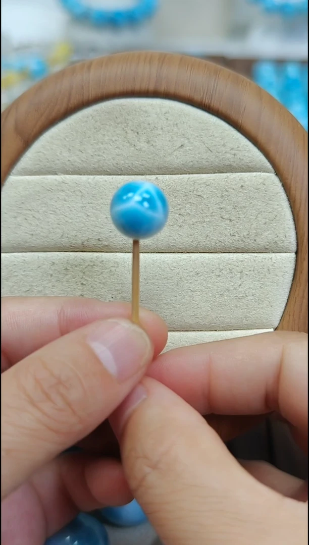未镶嵌针钠钙石（海纹石）珠宝半成品和****）多样性发一