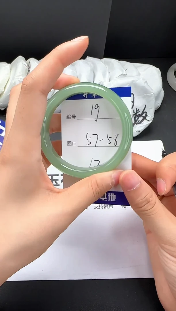 石英质玉手镯未镶嵌57-58