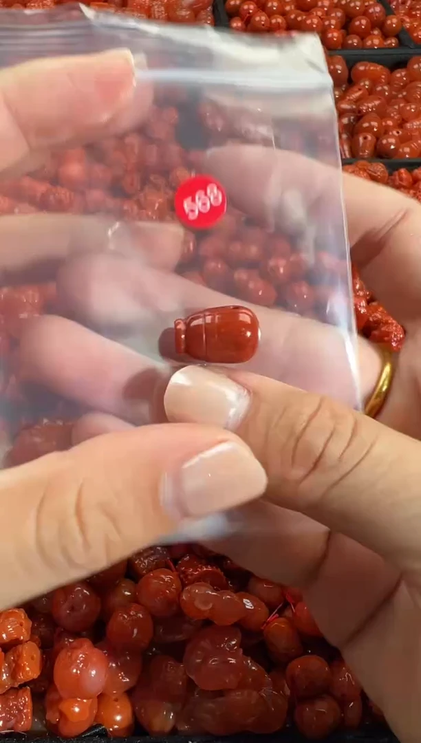 颈饰未镶嵌南红玛瑙1