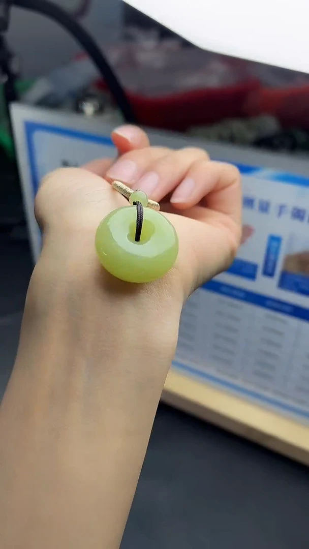 颈饰未镶嵌和田玉平安扣吊坠