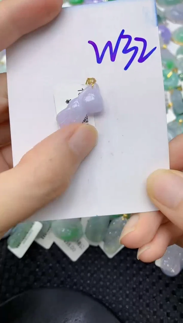 翡翠18K金镶嵌颈饰1111111111