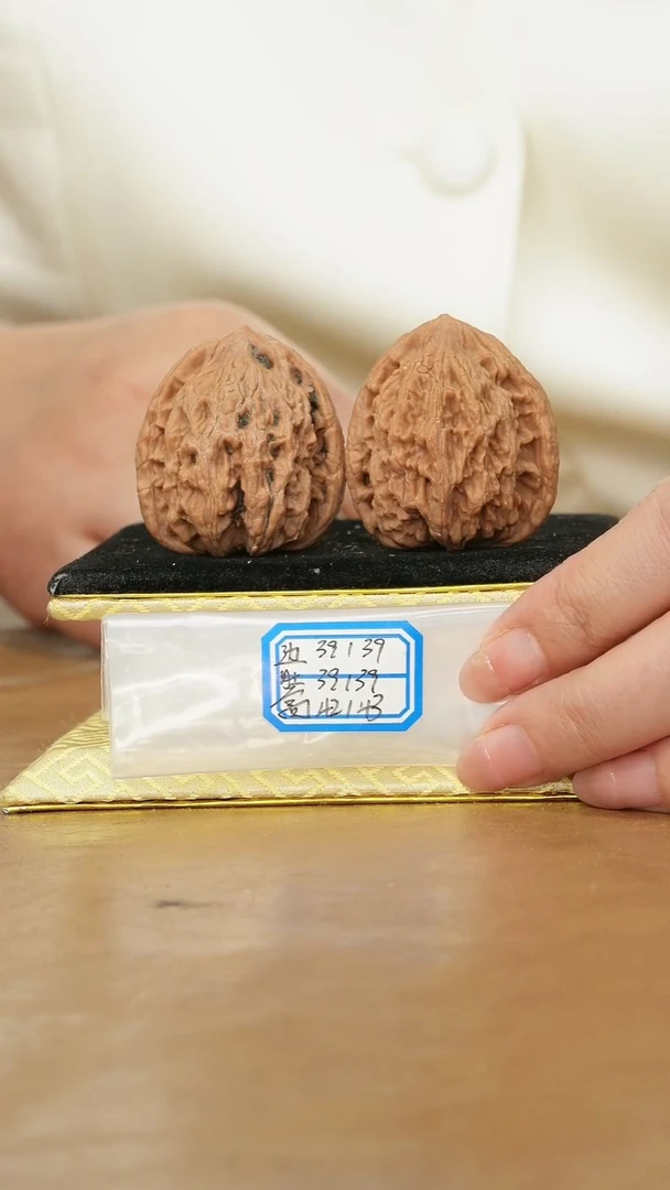 把件文玩核桃麦穗虎头