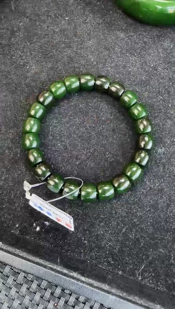 手串未镶嵌和田玉俄七红皮卡9*10左右