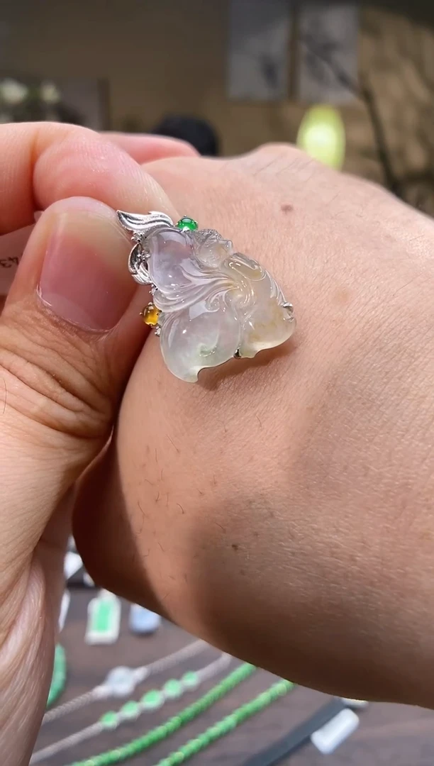 翡翠18K金镶嵌吊坠(不含链)花仙子