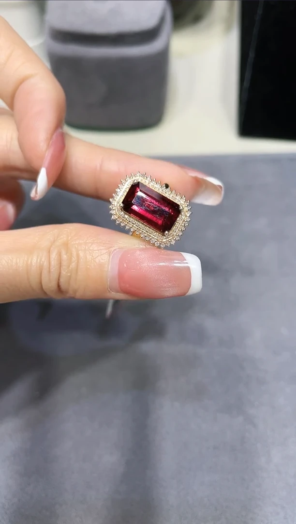 18K金镶嵌天然碧玺戒指