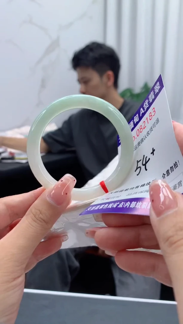 未镶嵌手镯翡翠有纹，完美者勿拍