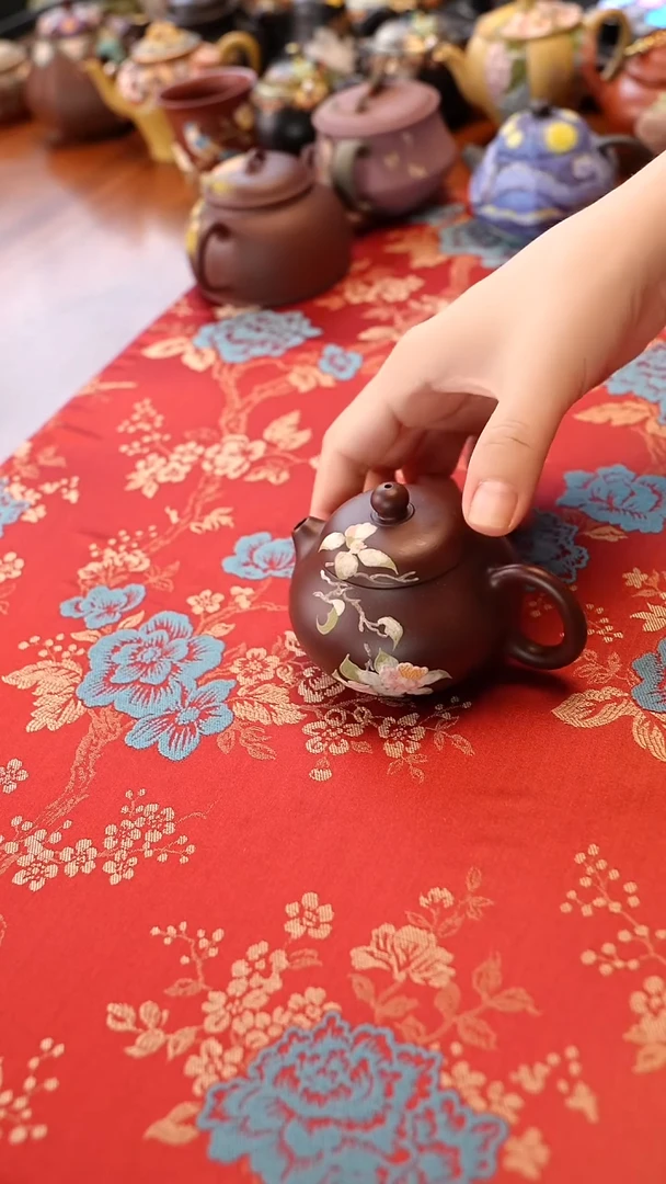 宜兴紫砂紫朱泥文旦壶