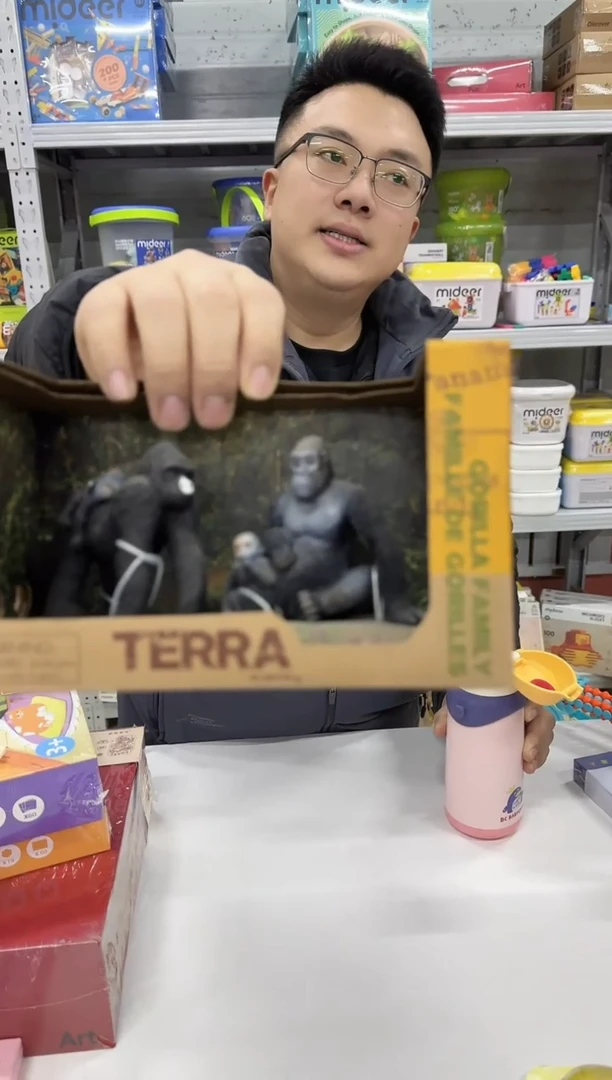 一家四口猩猩     老宝贝