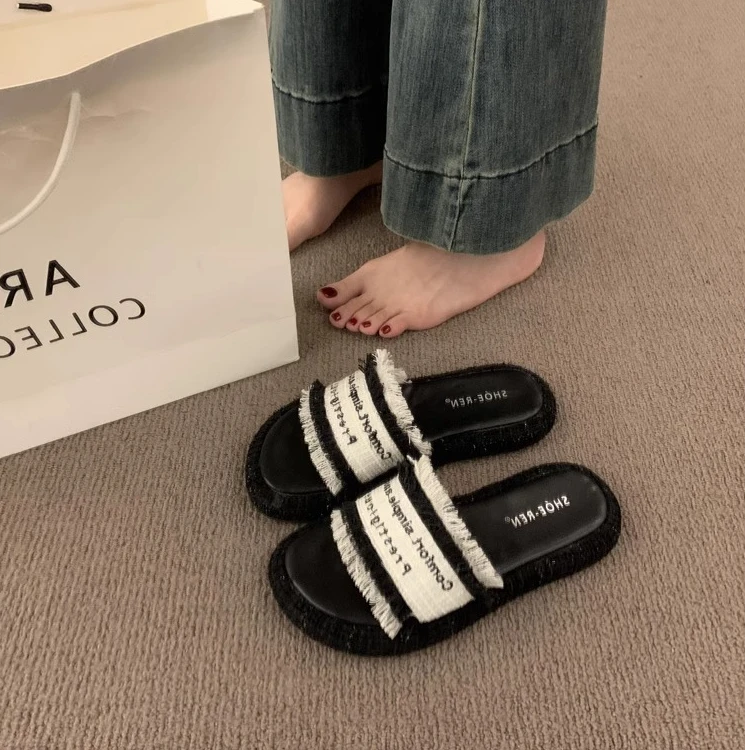 法式小香风刺绣字母一字拖鞋女外穿2025夏季新款厚底休闲沙滩凉拖