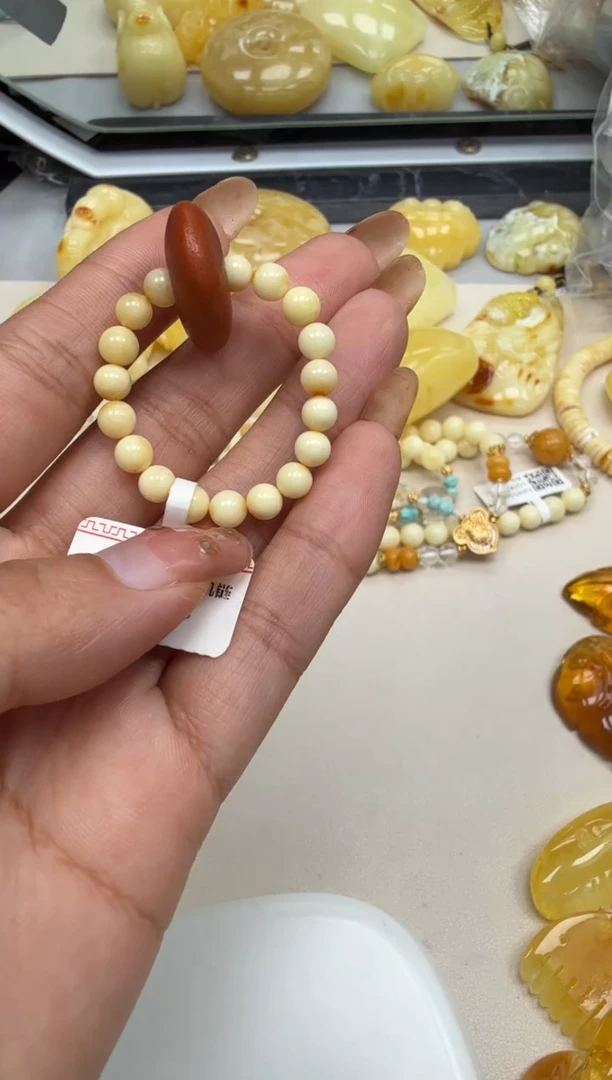 裸石琥珀未镶嵌如图