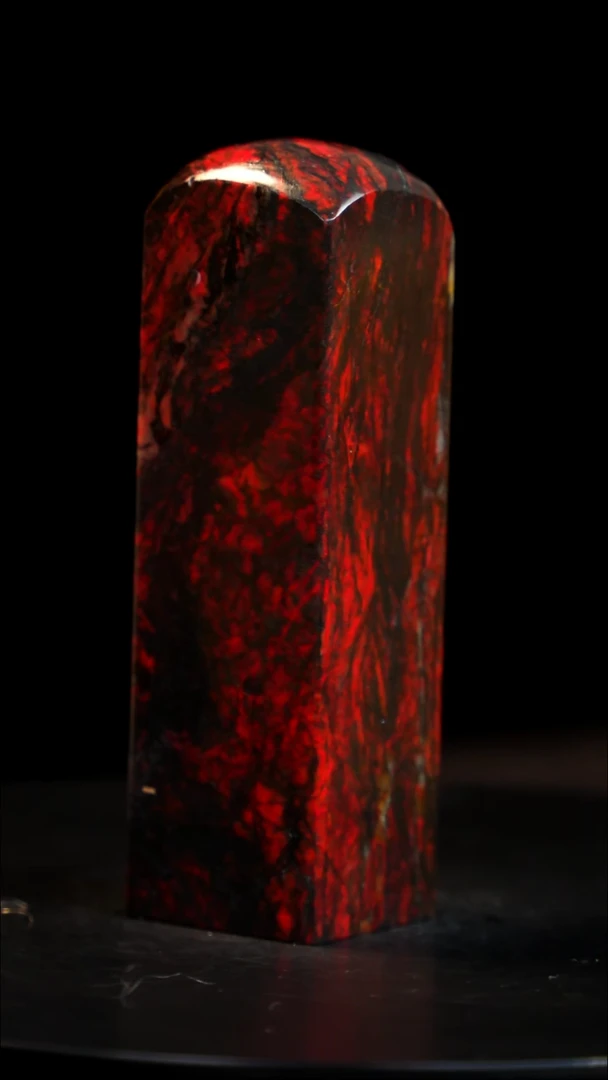 鸡血石黑牛角鸡血石