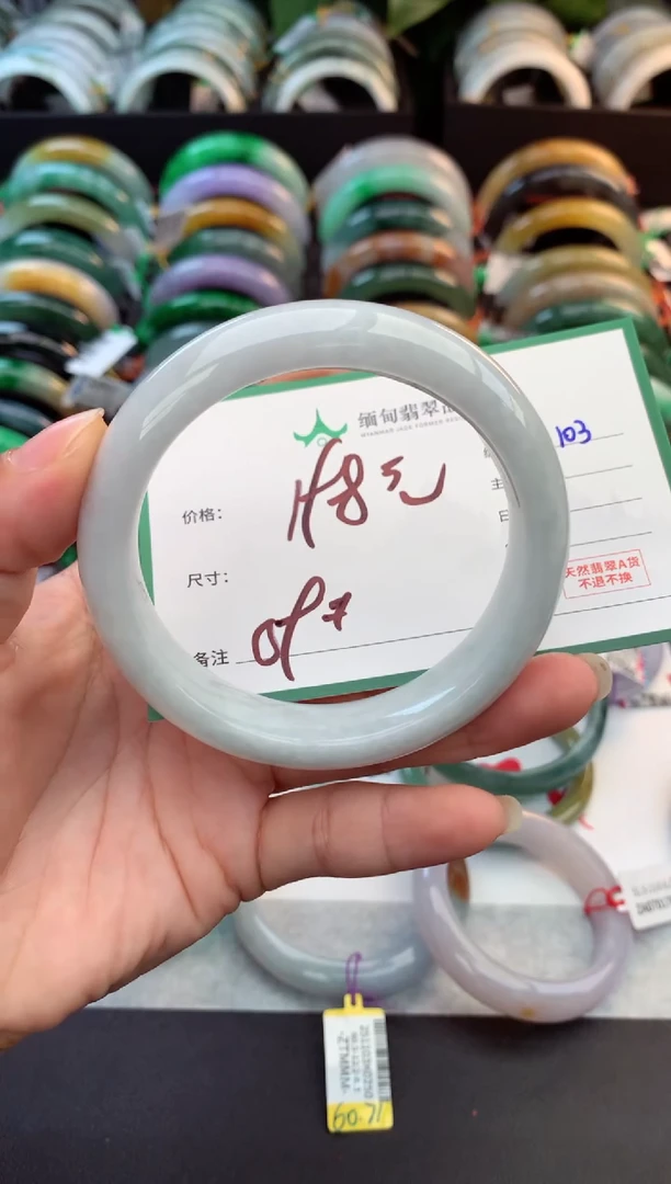 未镶嵌定制翡翠毛货需精细抛光+多人