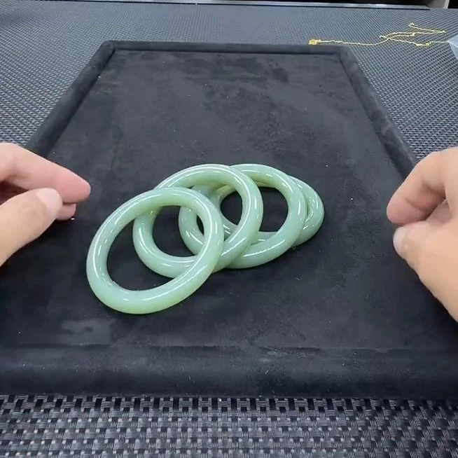 【老郑家】和田玉手镯一支 (多样性发1件)