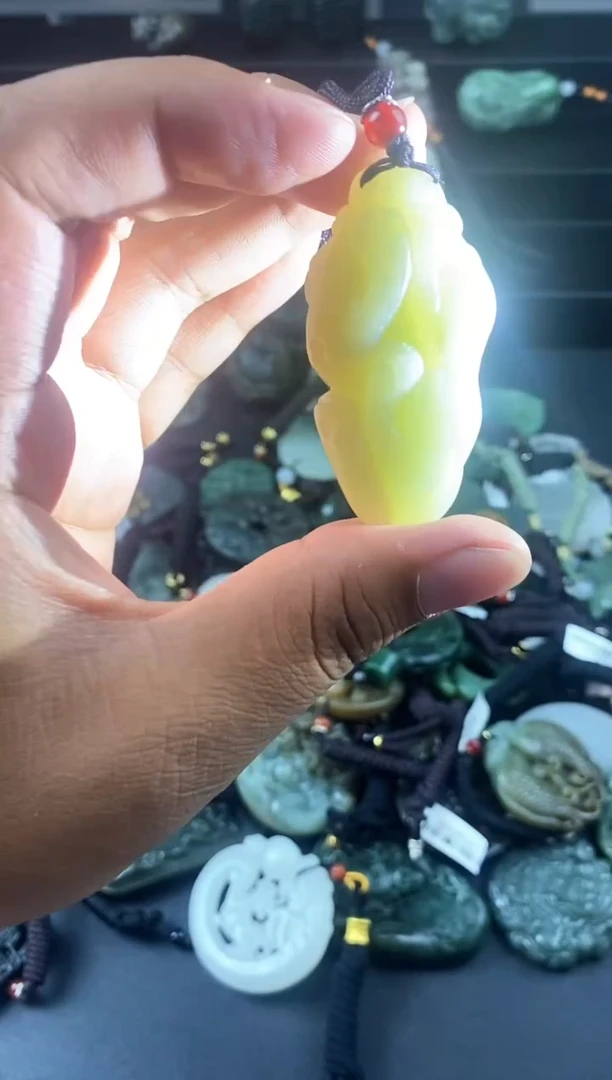 和田玉未镶嵌颈饰1