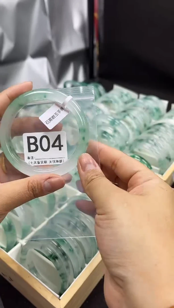 【闪购商品】石英岩玉手镯未镶嵌B04