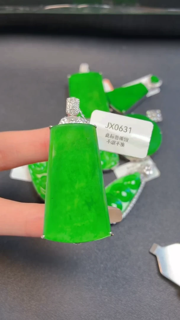 颈饰银S925镶嵌翡翠吊坠