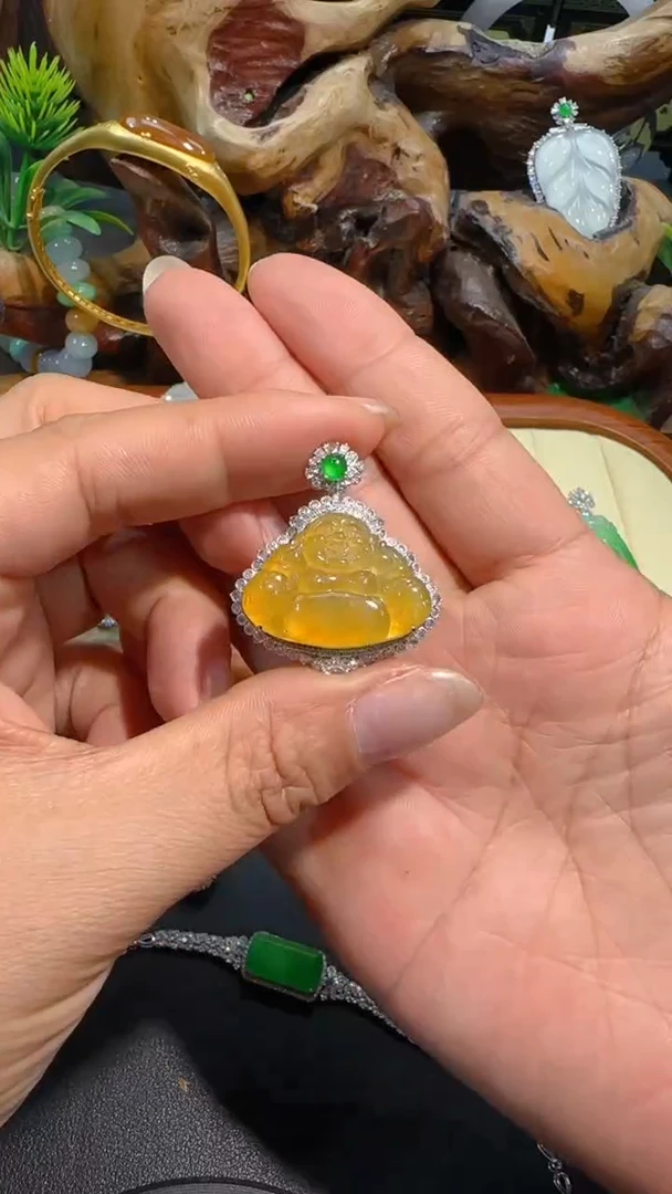 【闪购商品】翡翠吊坠(不含链)18K金镶嵌吊坠