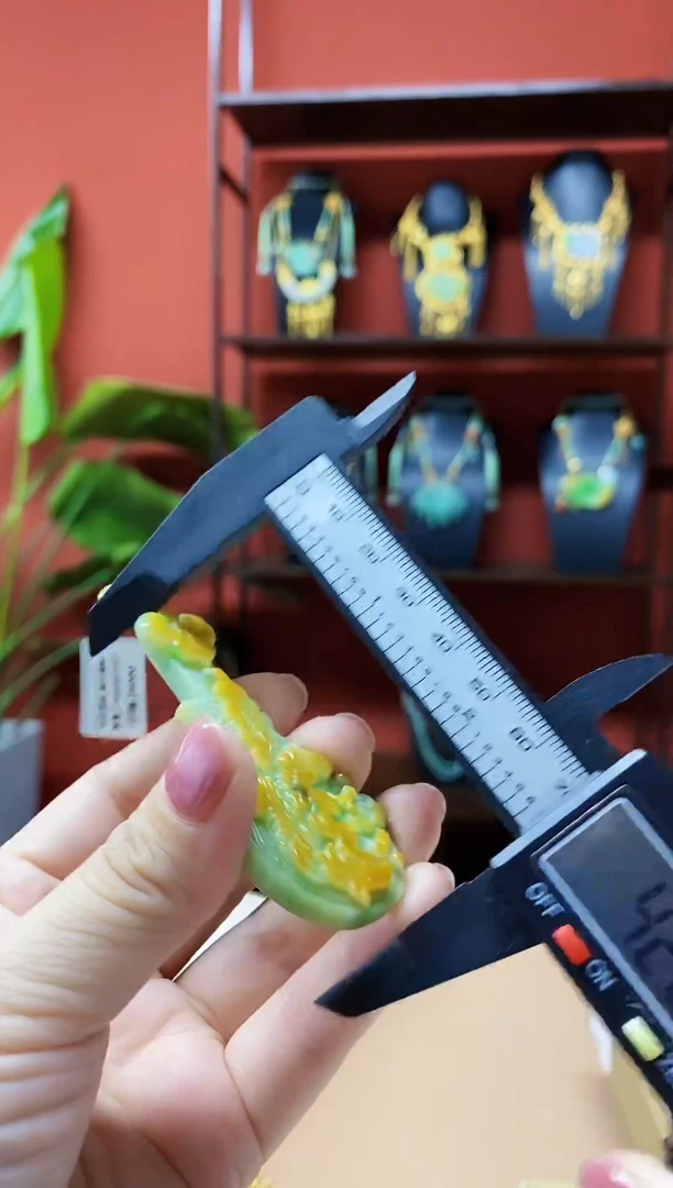 颈饰未镶嵌翡翠吊坠