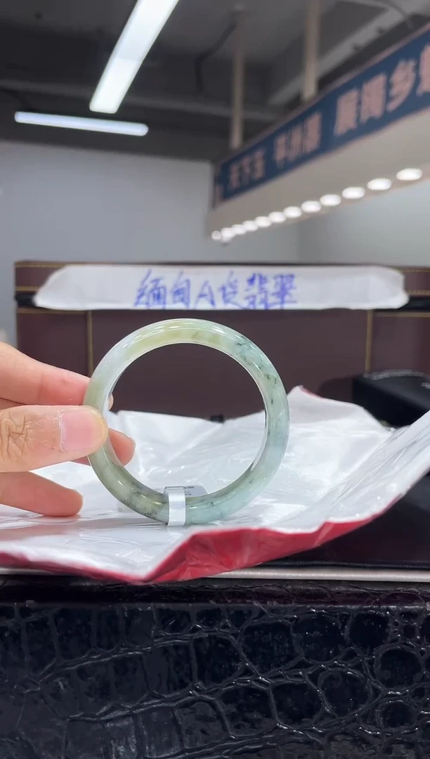 未镶嵌手镯翡翠4