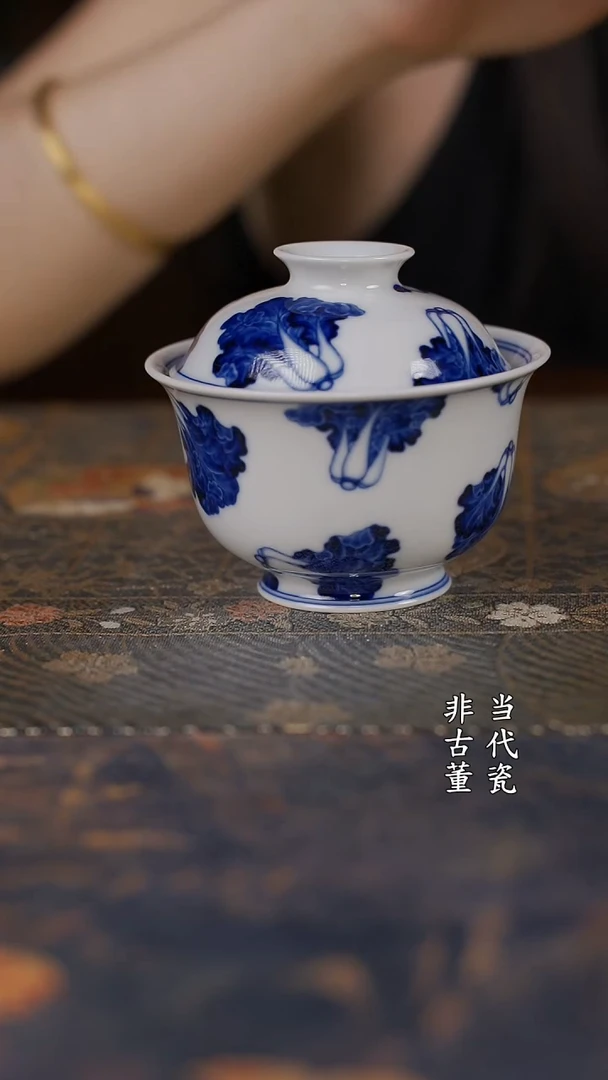 水造青花白菜金钟盖碗