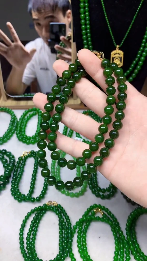 项链未镶嵌和田玉（碧玉）俄碧卡10的60颗的菠菜绿