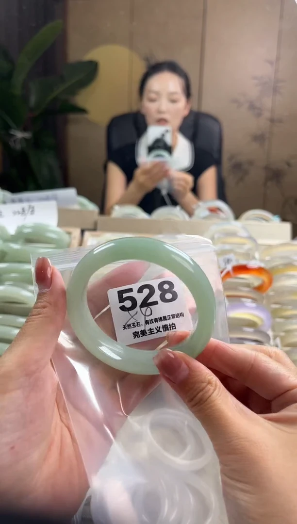 未镶嵌手镯石英质玉528