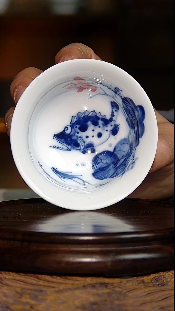 景德镇 全手制手绘青花佳彩桂鱼压手杯