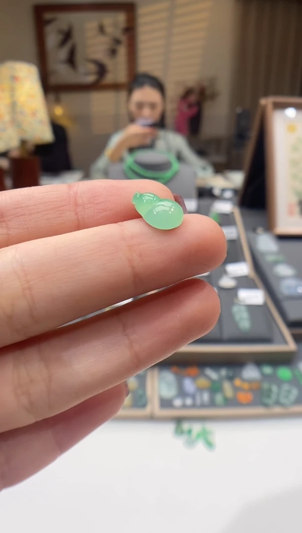 【闪购商品】翡翠颈饰未镶嵌葫芦