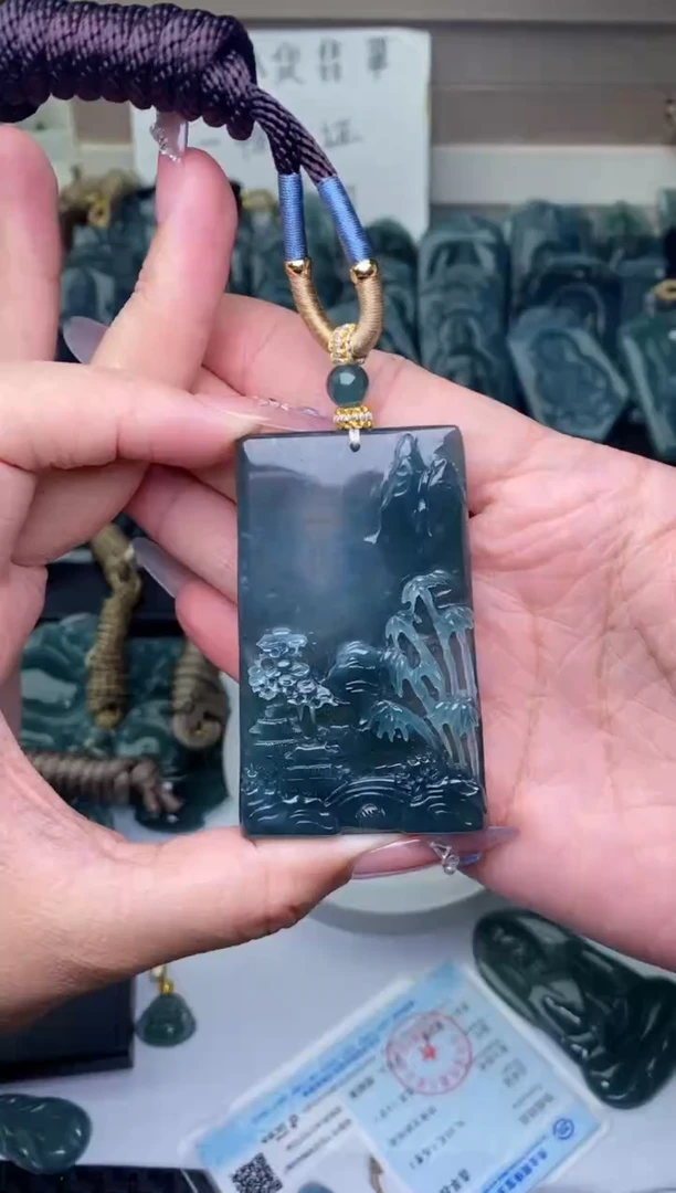 颈饰未镶嵌翡翠