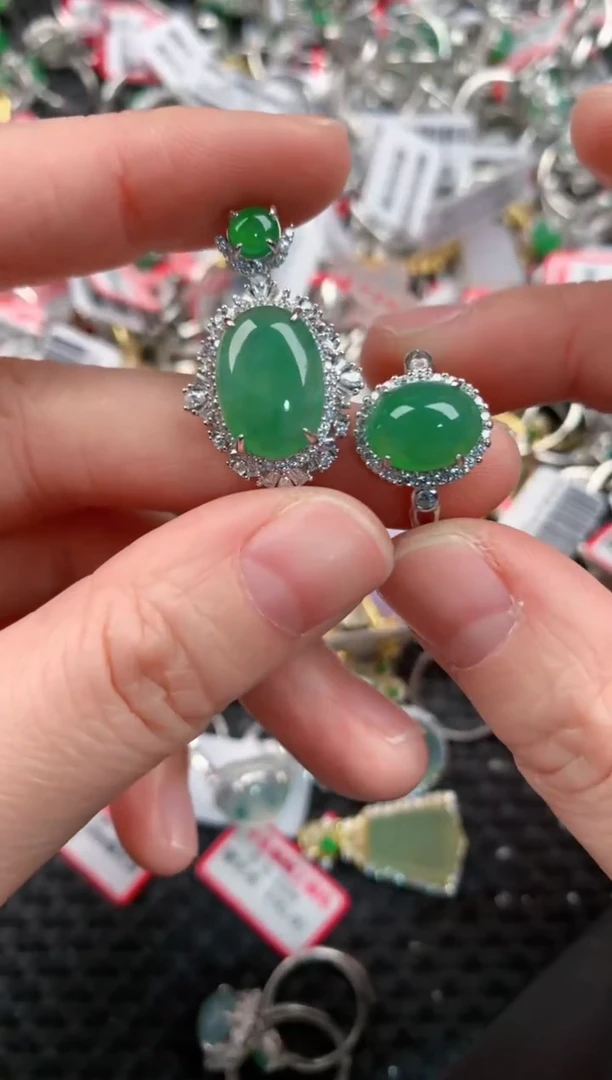 银S925镶嵌戒指翡翠888       7