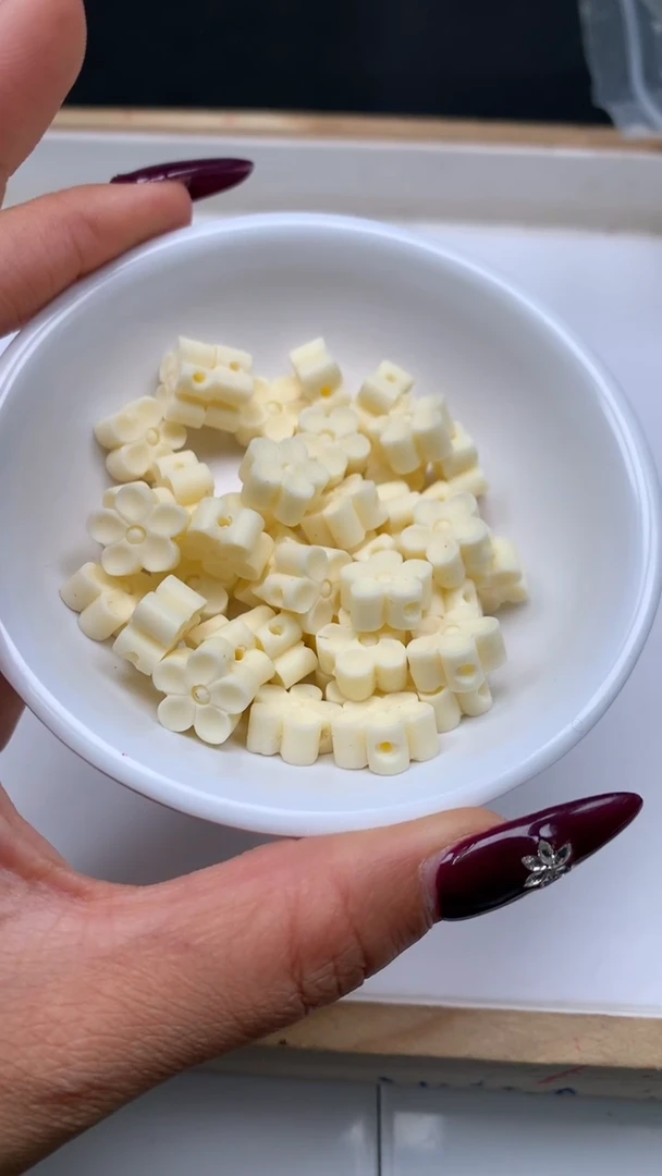 菩提散珠E879 牙 牙 果 五瓣花 11*5mm4个6.8元